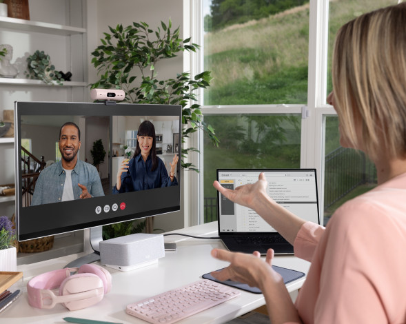 Веб-камера Logitech Brio 500, розовый в Ульяновске